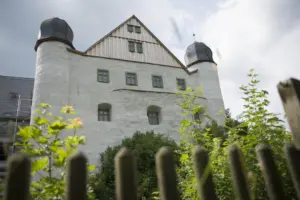 Das Zeughaus des Schlosses Schwarzburg wird saniert, um dort ab Mai 2018 wieder die fürstliche Waffensammlung zeigen zu können